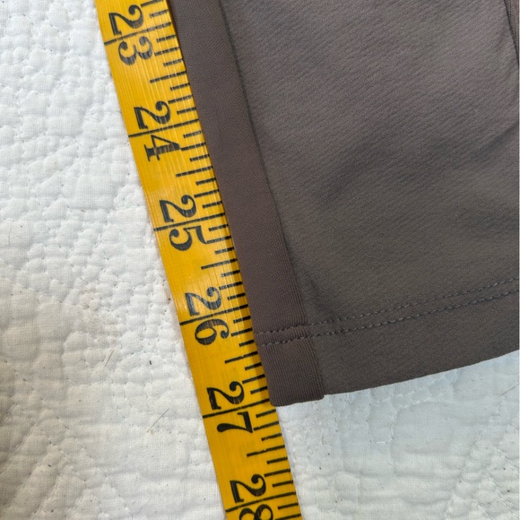 Athleta Headlands Hybrid Tight Pant in Shale (grey) size 4. Nice shape - Picture 12 of 16